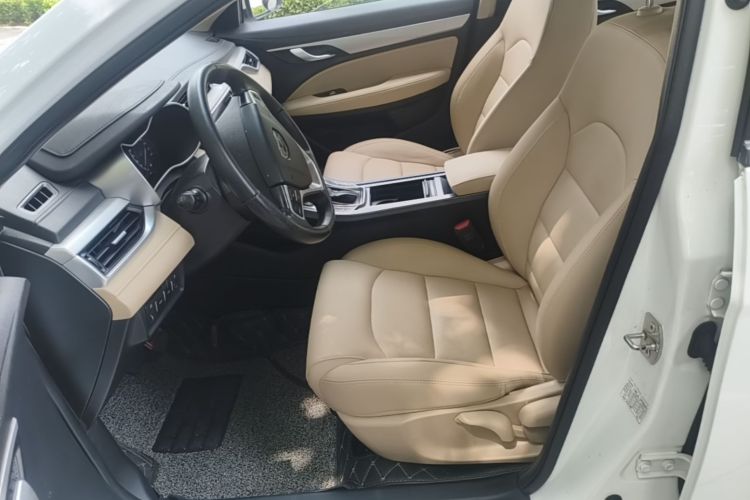 GEELY Emgrand 2019 car image #15