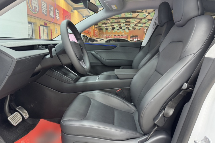 Tesla Model Y 2025 car image #10
