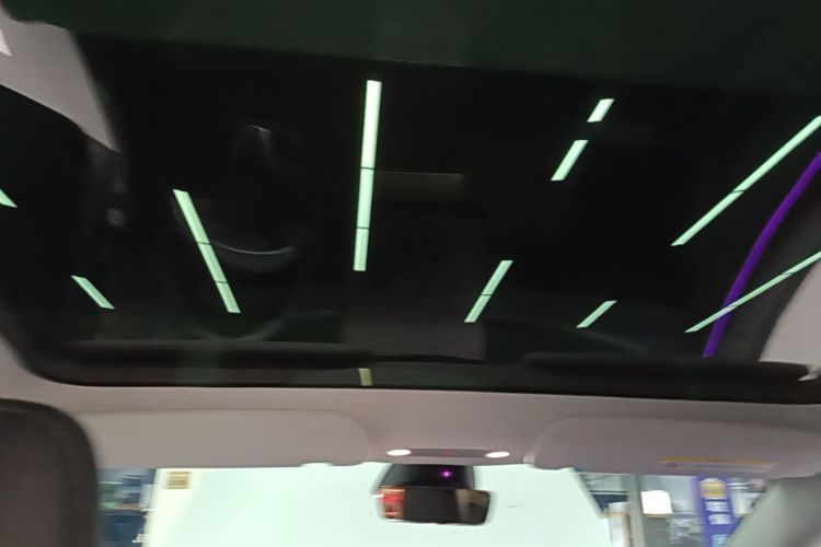Tesla Model 3 2024 immagine di auto #18