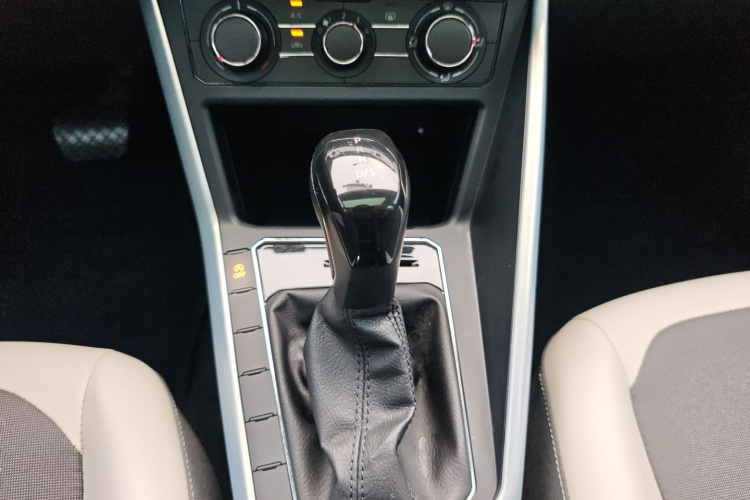 Volkswagen Polo 2019 car image #17