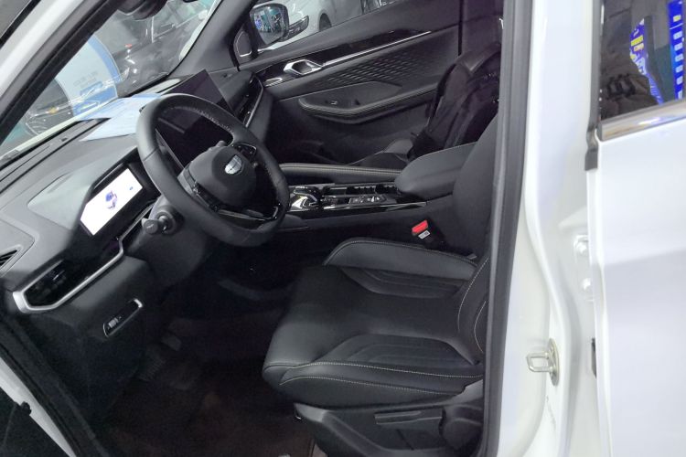 GEELY Coolray 2025 car image #19