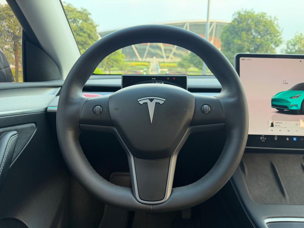 Tesla Model Y 2024 #13 Tesla Model Y 2024 car image #13