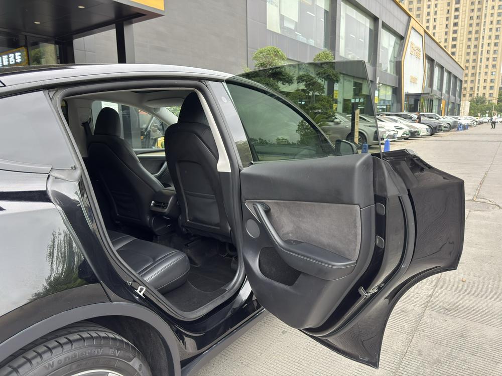 Tesla Model Y 2022 #17 Tesla Model Y 2022 car image #17