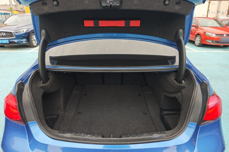BMW 3 Series 2019 car image #19