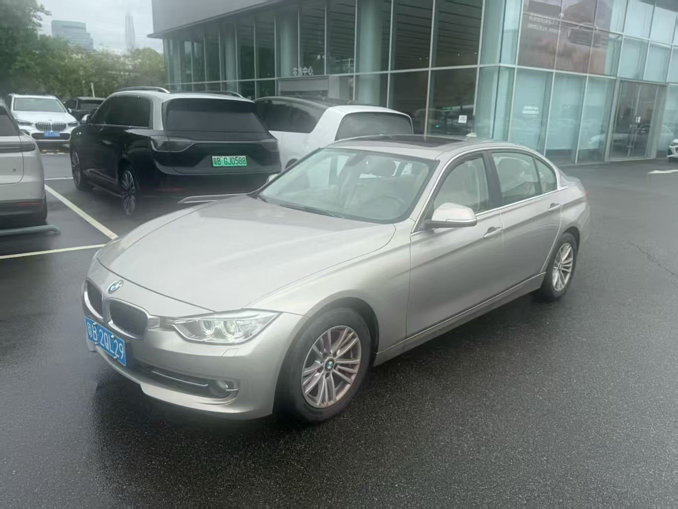 BMW 3 Series 2013 car image 