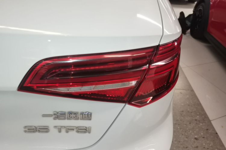 Audi A3 2018 immagine di auto #3