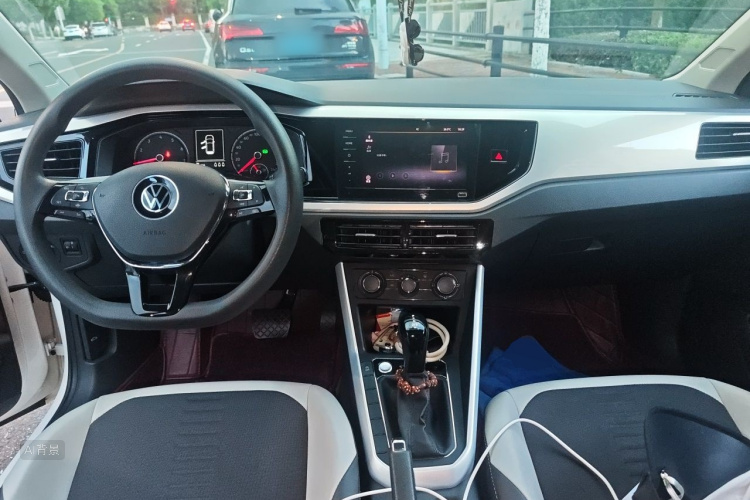Volkswagen Polo 2022 car image #11