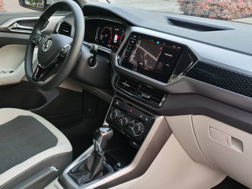 Volkswagen T-Cross 2023 car image #10