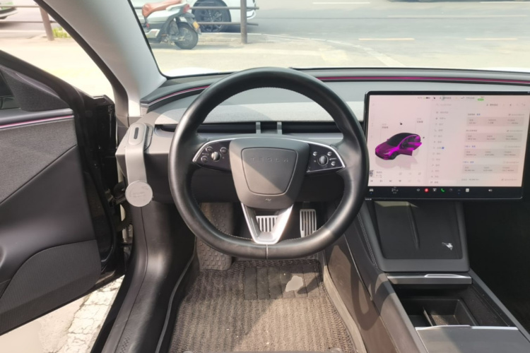 Tesla Model 3 2025 car image #11