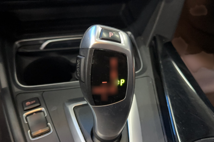 BMW 3 Series 2017 car image #14