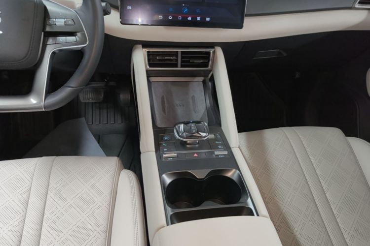 BYD YuanUP 2024 #14 BYD YuanUP 2024 car image #14