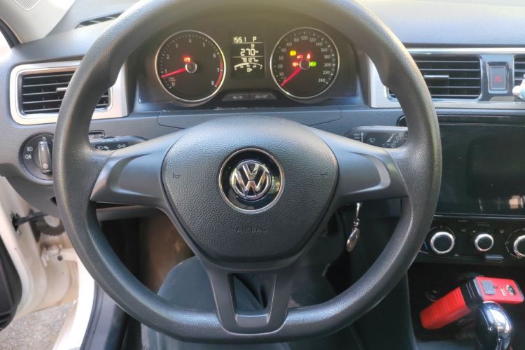 Volkswagen Santana 2016 car image #12