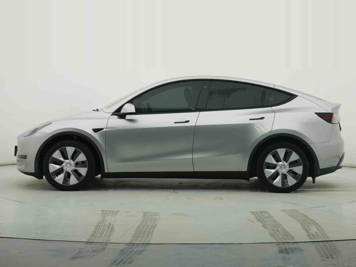 Tesla Model Y 2023 #4 Tesla Model Y 2023 car image #4