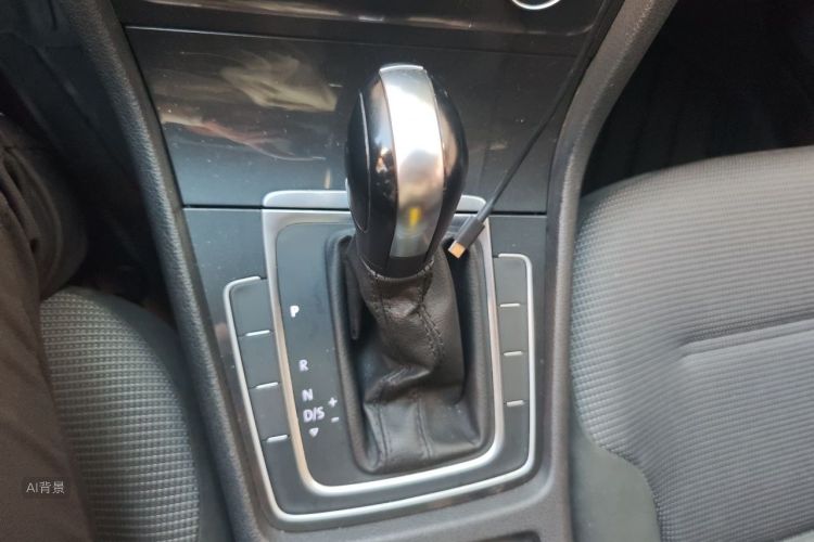 Volkswagen Golf 2019 car image #16