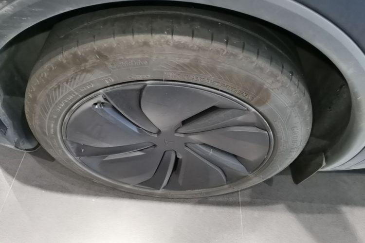 Tesla Model Y 2025 #9 Tesla Model Y 2025 car image #9