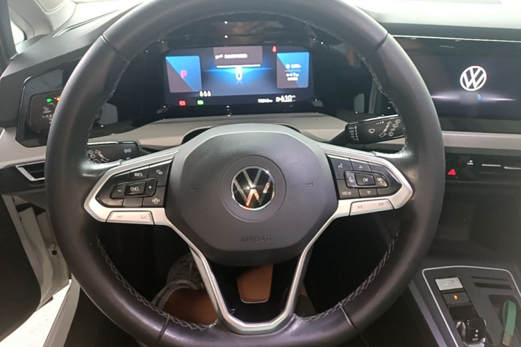 Volkswagen Golf 2021 car image #11