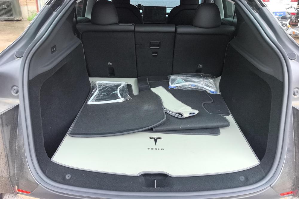 Tesla Model Y 2025 car image #17