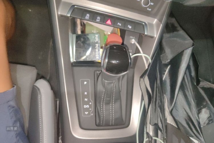 Audi Q3 2023 car image #16