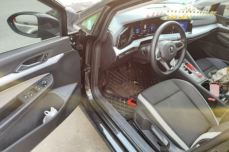 Volkswagen Golf 2022 car image #12