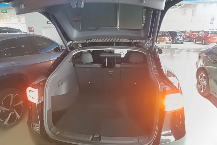 Tesla Model Y 2024 #19 Tesla Model Y 2024 car image #19