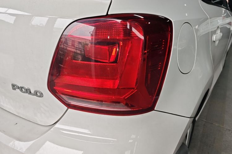 Volkswagen Polo 2017 car image #8