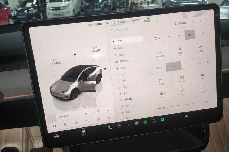 Tesla Model Y 2024 #17 Tesla Model Y 2024 car image #17