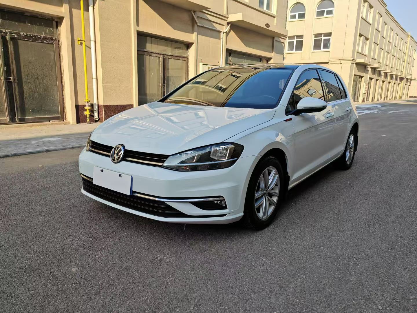 Volkswagen Golf 2018 car image 