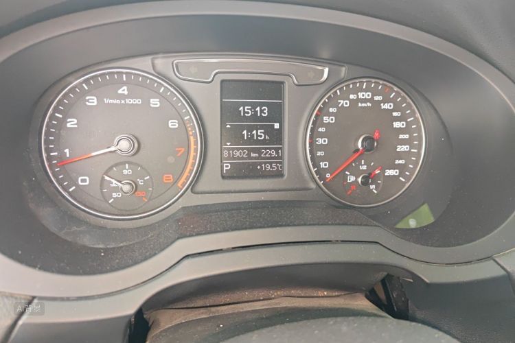 Audi Q3 2018 car image #14