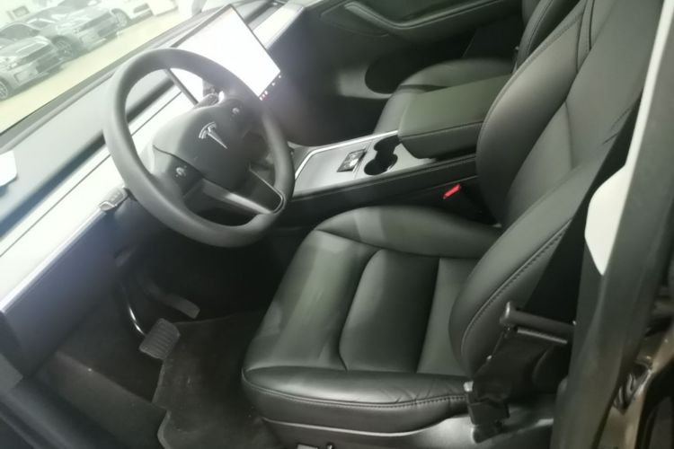 Tesla Model Y 2024 #15 Tesla Model Y 2024 car image #15