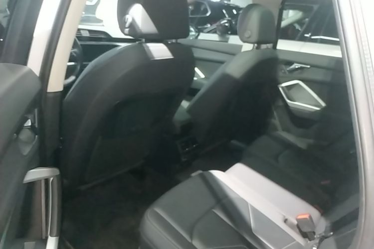Audi Q3 2021 car image #17