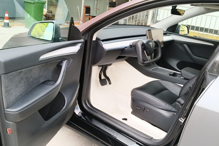 Tesla Model Y 2023 #16 Tesla Model Y 2023 car image #16