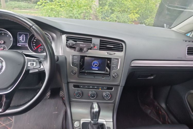Volkswagen Golf 2015 car image #17
