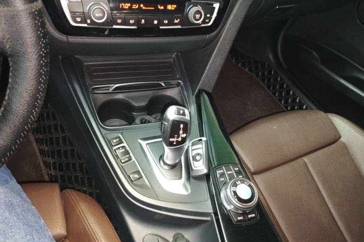 BMW 3 Series 2019 car image #14