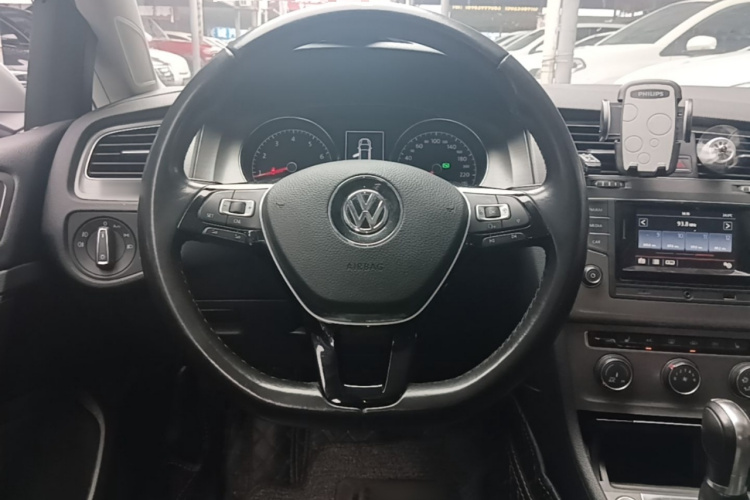 Volkswagen Golf 2015 car image #11