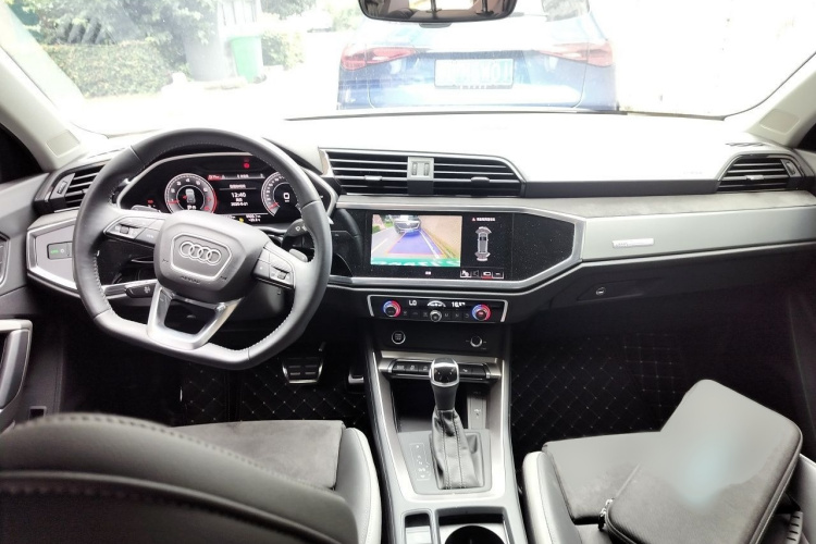 Audi Q3 2022 car image #12