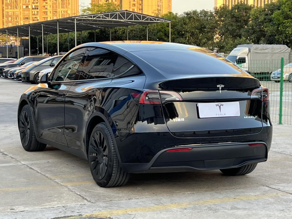 Tesla Model Y 2022 #4 Tesla Model Y 2022 car image #4