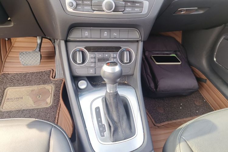 Audi Q3 2019 car image #14