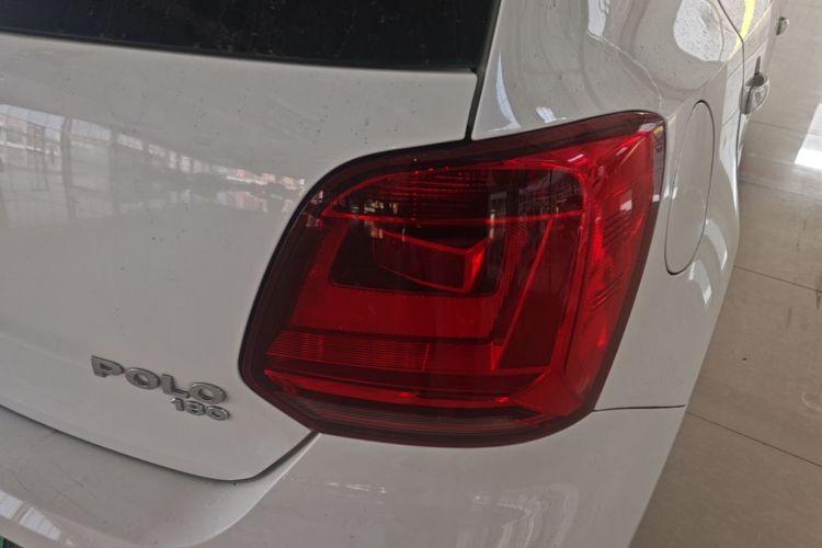 Volkswagen Polo 2018 car image #8