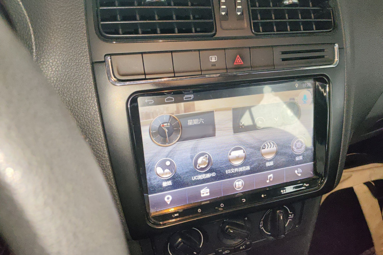 Volkswagen Polo 2016 car image #17