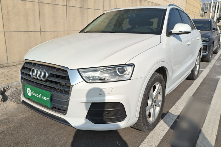 Audi Q3 2018 car image #2