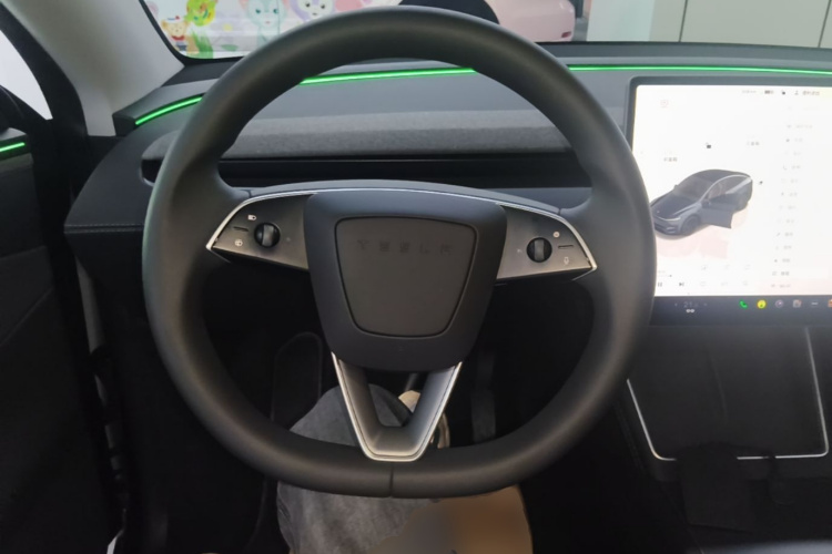 Tesla Model Y 2025 #11 Tesla Model Y 2025 car image #11