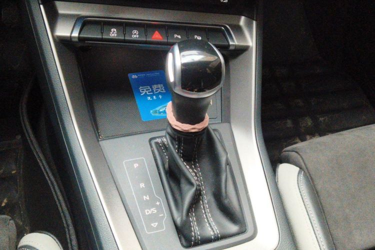 Audi Q3 2021 car image #16