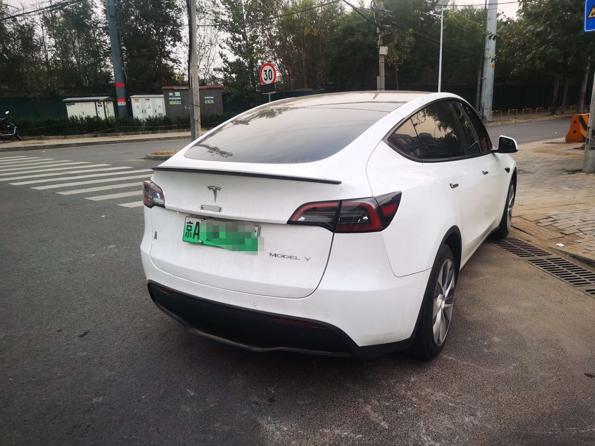 Tesla Model Y 2023 immagine di auto #7
