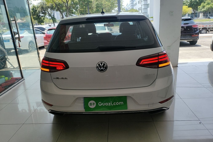 Volkswagen Golf 2020 car image #6