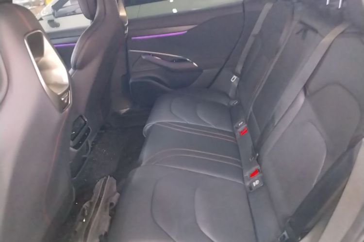 MI SU7 2024 car image #17