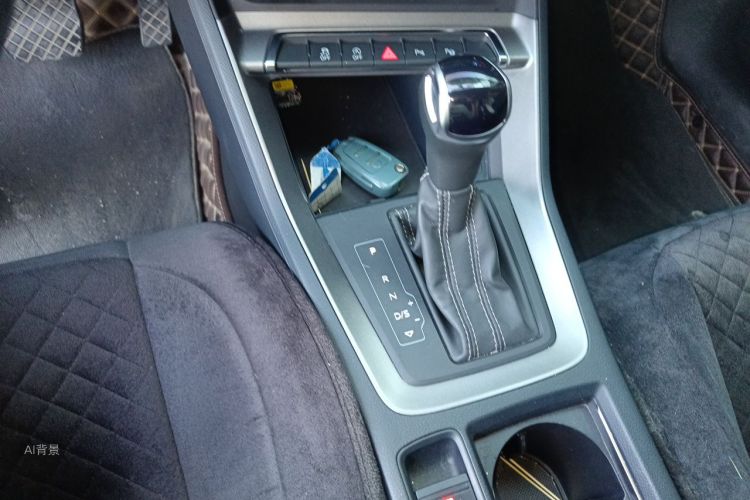 Audi Q3 2022 car image #16