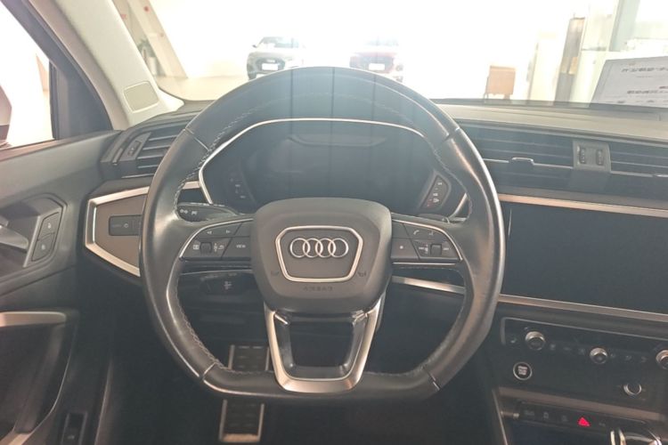 Audi Q3 2022 car image #12