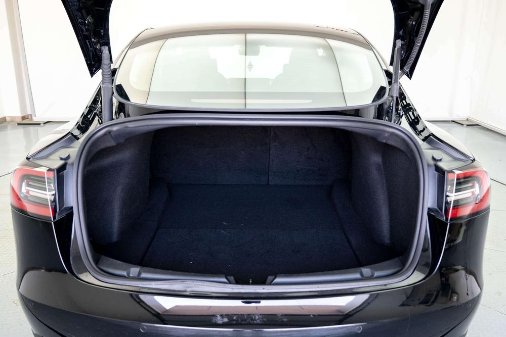 Tesla Model 3 2023 car image #25
