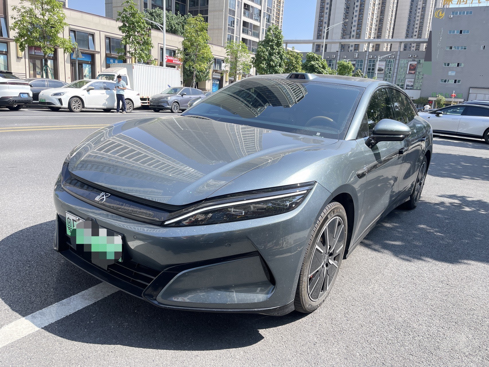 BYD HanL 2025 BYD HanL 2025 car image