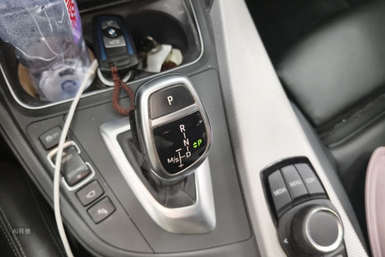 BMW 3 Series 2018 car image #16